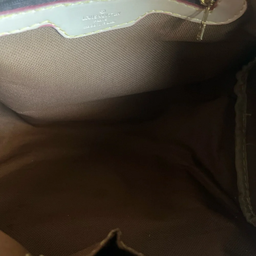 Louis Vuitton Speedy bag in monogram canvas with cream trim. - Picture 9 of 10